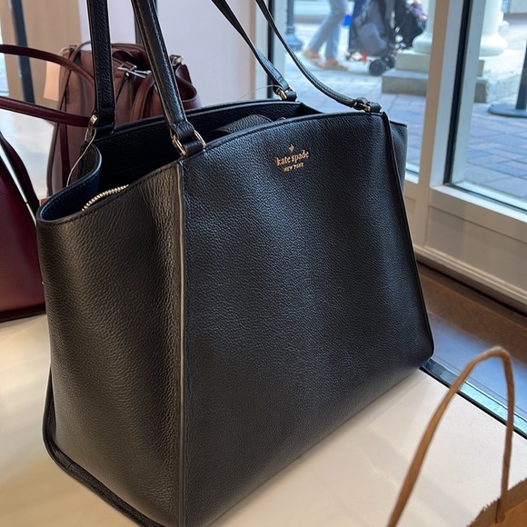 Kate Spade Brim Laptop Tote 

COLOR:
Black - Picture 13 of 16